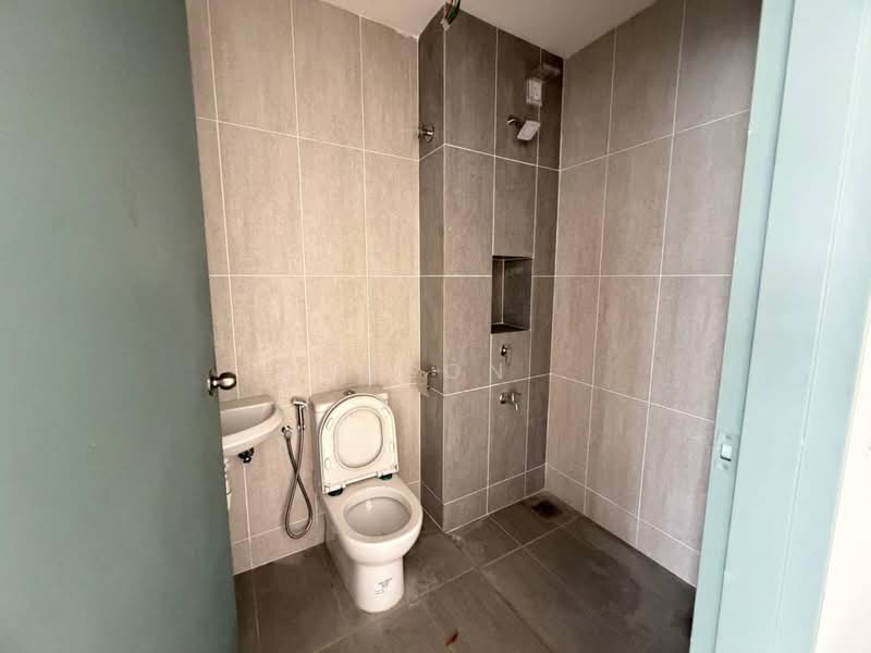 Rumah Teres 2-Tingkat untuk Dijual di Bandar Baru Permas Jaya (Permas Jaya) - Carson . - Bathroom - PropertyGuru.com.my