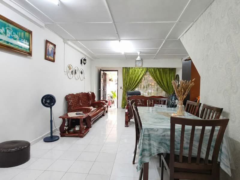 Rumah Teres 2-Tingkat untuk Dijual di Taman Dagang Jaya (Ampang) - Azli Ibrahim - Living Room - PropertyGuru.com.my