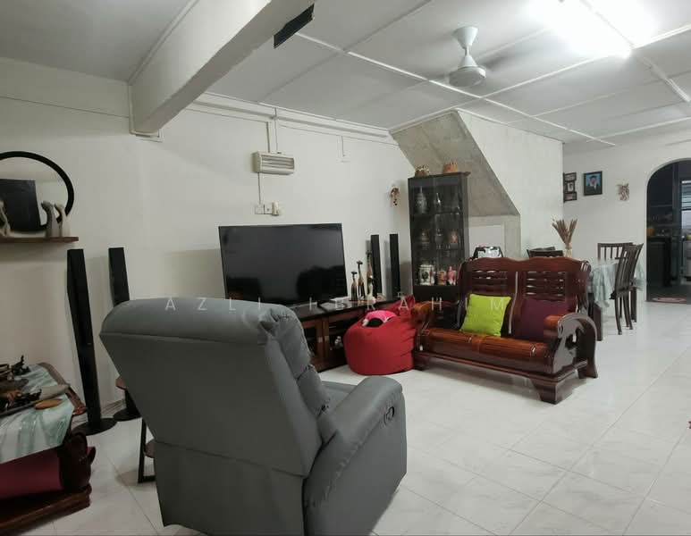 Rumah Teres 2-Tingkat untuk Dijual di Taman Dagang Jaya (Ampang) - Azli Ibrahim - Living Room - PropertyGuru.com.my