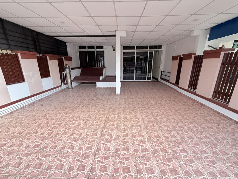 Rumah Teres 2-Tingkat untuk Dijual di Taman Kluang Barat (Kluang) - Gipson Lay - Entrance - PropertyGuru.com.my