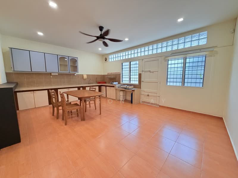Rumah Teres 2-Tingkat untuk Dijual di Taman Kluang Barat (Kluang) - Gipson Lay - Kitchen - PropertyGuru.com.my