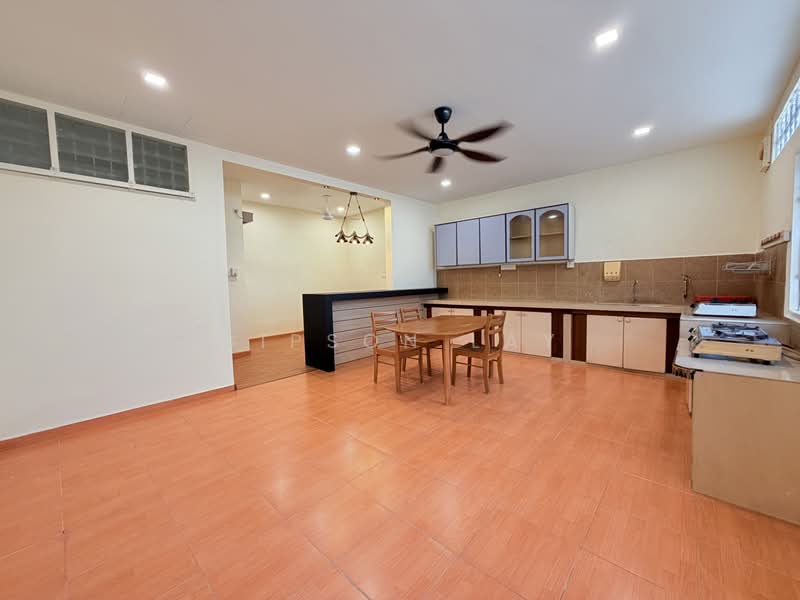 Rumah Teres 2-Tingkat untuk Dijual di Taman Kluang Barat (Kluang) - Gipson Lay - Kitchen - PropertyGuru.com.my