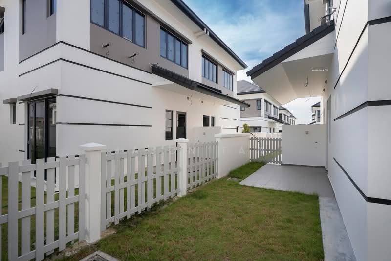 Semi-Detached House for Sale in Shah Alam (Selangor) - Jason Tan - Exterior - PropertyGuru.com.my