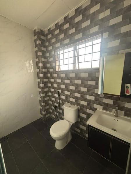 Rumah Teres untuk Disewa di Puchong (Selangor) - Hartson Lew - Bathroom - PropertyGuru.com.my