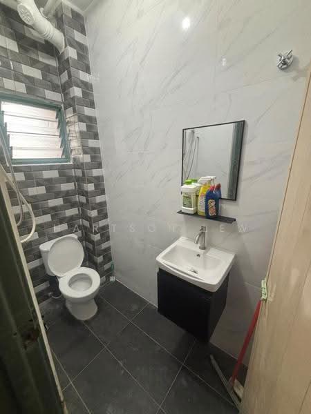 Rumah Teres untuk Disewa di Puchong (Selangor) - Hartson Lew - Bathroom - PropertyGuru.com.my