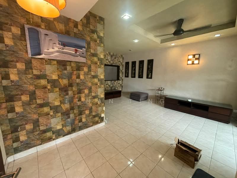 Rumah Teres 2-Tingkat untuk Dijual di Taman Bukit Subang (Shah Alam) - Ethan Ting - Living Room - PropertyGuru.com.my