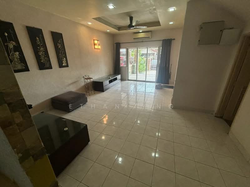 Rumah Teres 2-Tingkat untuk Dijual di Taman Bukit Subang (Shah Alam) - Ethan Ting - Living Room - PropertyGuru.com.my