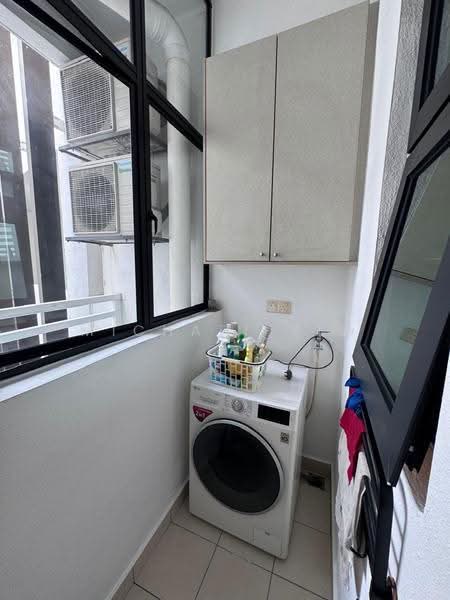 Kediaman Servis untuk Disewa di H2O Residences - Michael Yeo - Balcony - PropertyGuru.com.my
