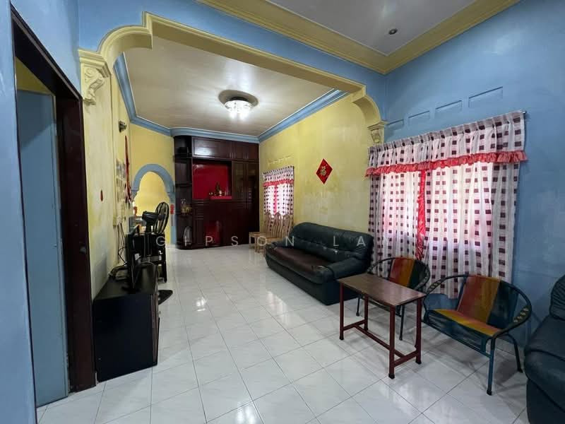 Rumah Teres 1-Tingkat untuk Dijual di Taman Intan (Kluang) - Gipson Lay - Living Room - PropertyGuru.com.my