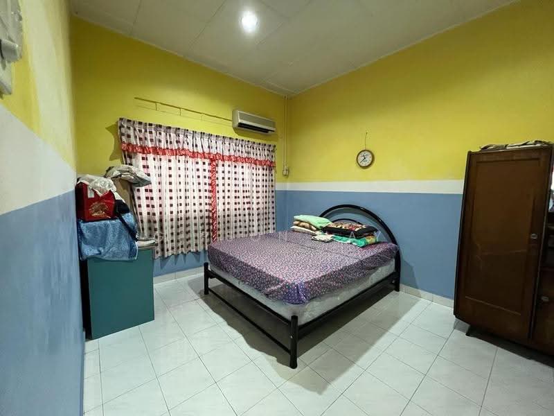 Rumah Teres 1-Tingkat untuk Dijual di Taman Intan (Kluang) - Gipson Lay - Bedroom - PropertyGuru.com.my