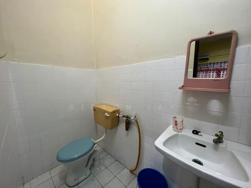 Rumah Teres 1-Tingkat untuk Dijual di Taman Intan (Kluang) - Gipson Lay - Bathroom - PropertyGuru.com.my