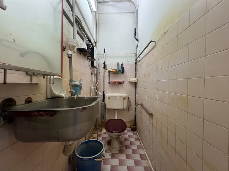 Rumah Teres 2-Tingkat untuk Dijual di Taman Gemilang (Cheras) - Denver Sin - Bathroom - PropertyGuru.com.my