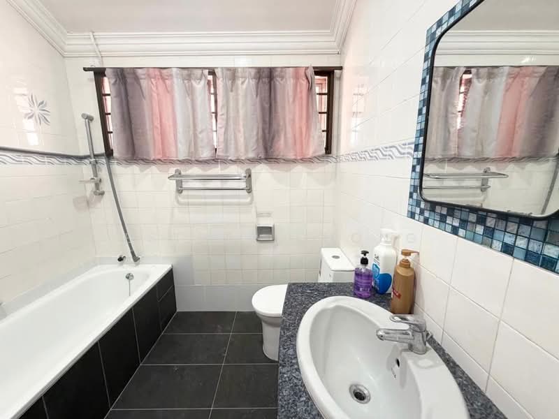 Rumah Berkembar untuk Disewa di Taman Perling (Perling) - Esther Chong - Bathroom - PropertyGuru.com.my