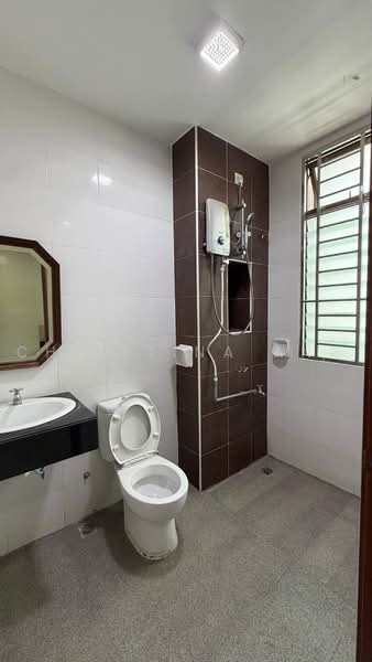 Rumah Teres 2-Tingkat untuk Disewa di Bandar Dato Onn (Tebrau) - Christina Ang - Bathroom - PropertyGuru.com.my