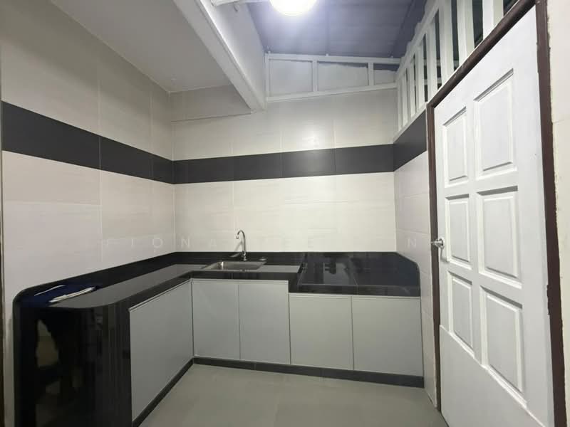 2-storey Terraced House for Rent in Bandar Putra (Kulai) - Fiona Yee Rong - Kitchen - PropertyGuru.com.my