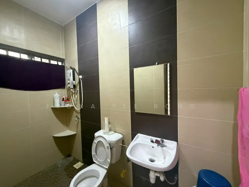 2-storey Terraced House for Rent in Bandar Putra (Kulai) - Fiona Yee Rong - Bathroom - PropertyGuru.com.my