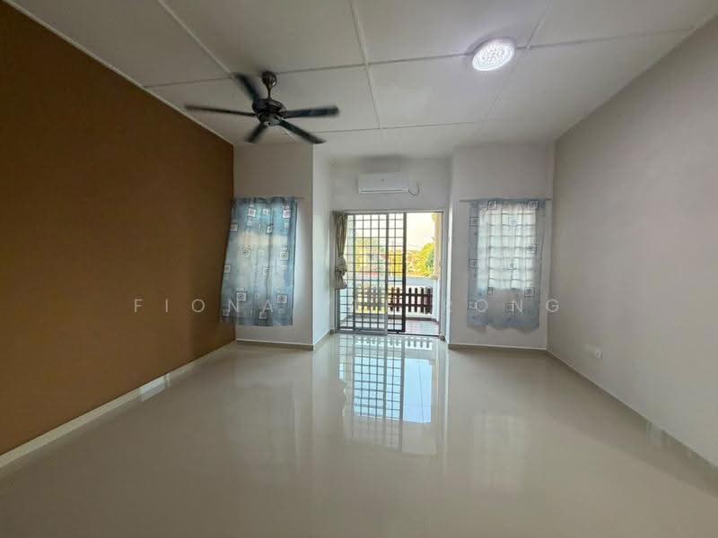 2-storey Terraced House for Rent in Bandar Putra (Kulai) - Fiona Yee Rong - Living Room - PropertyGuru.com.my