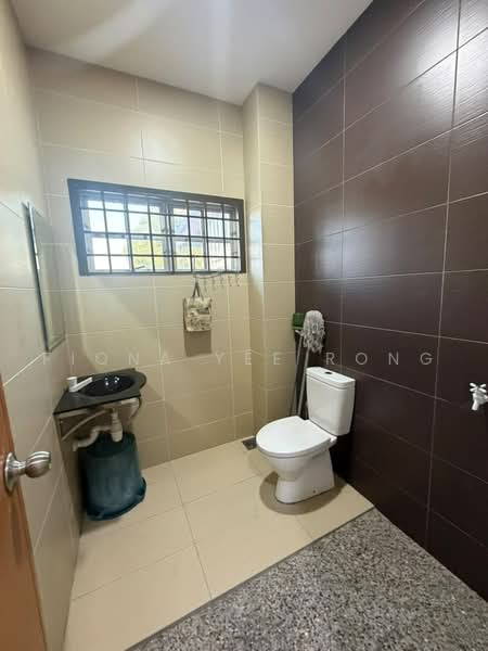 2-storey Terraced House for Rent in Bandar Putra (Kulai) - Fiona Yee Rong - Bathroom - PropertyGuru.com.my