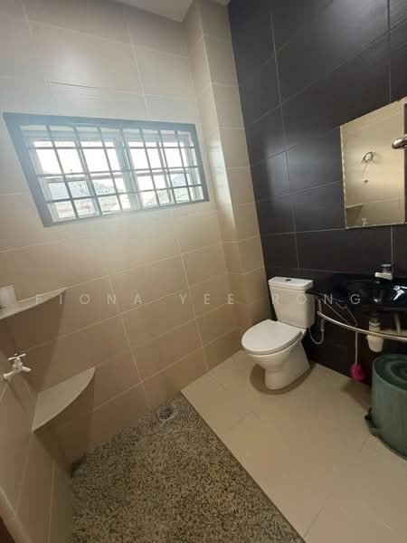 2-storey Terraced House for Rent in Bandar Putra (Kulai) - Fiona Yee Rong - Bathroom - PropertyGuru.com.my