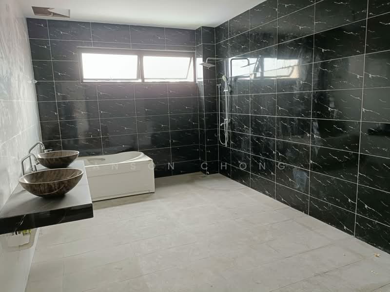 Semi-Detached House for Sale in Taman Nong Chik (Johor Bahru) - Anson Chong - Bathroom - PropertyGuru.com.my