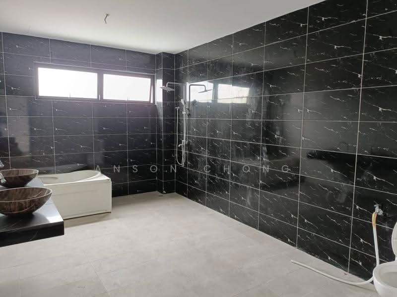 Semi-Detached House for Sale in Taman Nong Chik (Johor Bahru) - Anson Chong - Bathroom - PropertyGuru.com.my