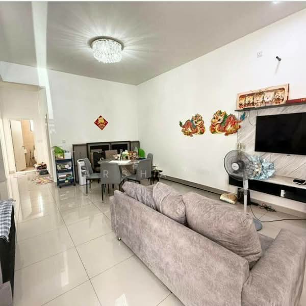 Rumah Teres 2-Tingkat untuk Dijual di Taman Seri Austin (Tebrau) - Arshad . - Living Room - PropertyGuru.com.my