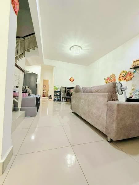 Rumah Teres 2-Tingkat untuk Dijual di Taman Seri Austin (Tebrau) - Arshad . - Living Room - PropertyGuru.com.my