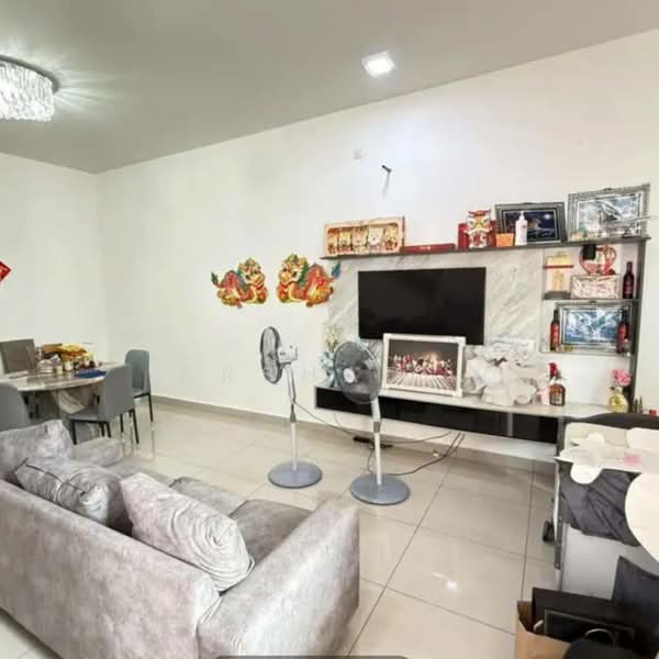 Rumah Teres 2-Tingkat untuk Dijual di Taman Seri Austin (Tebrau) - Arshad . - Living Room - PropertyGuru.com.my