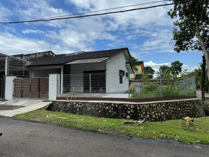 1-storey Terraced House for Sale in Ulu Tiram (Johor) - Stefan Yu - Exterior - PropertyGuru.com.my