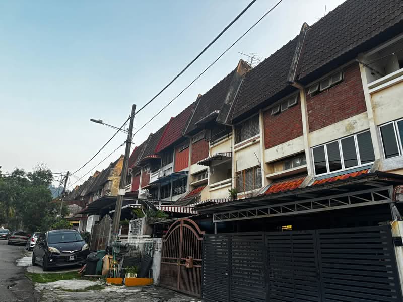 Rumah Teres 3-Tingkat untuk Dijual di Taman Bukit Teratai (Ampang) - Franca Teh - Exterior - PropertyGuru.com.my
