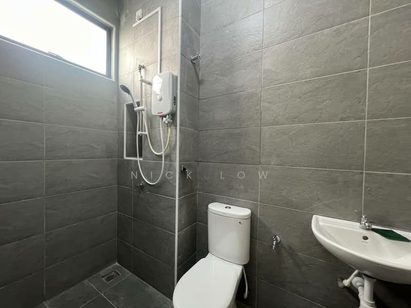 Rumah Teres 2-Tingkat untuk Disewa di Taman Pulai Bestari (Skudai) - Nick Low - Bathroom - PropertyGuru.com.my