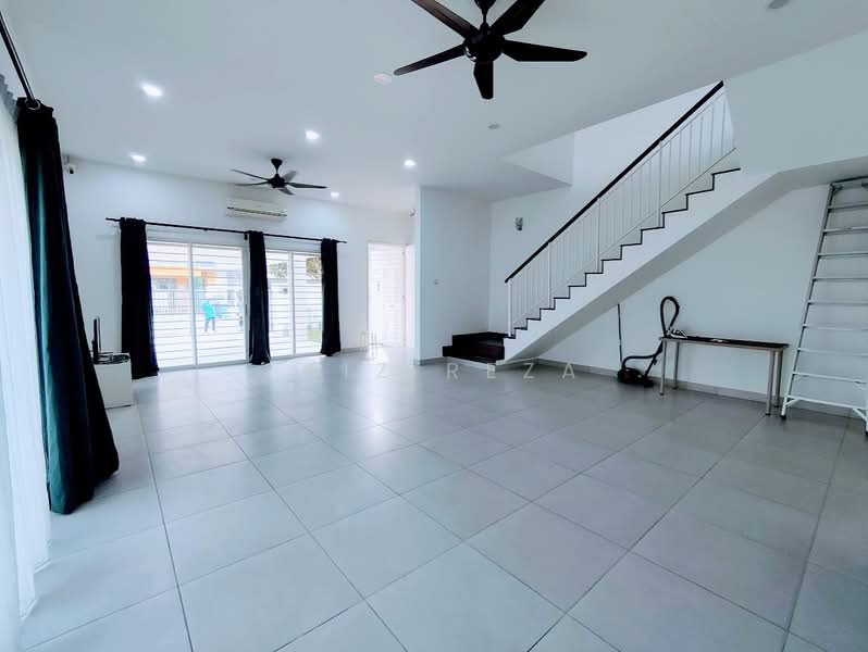 Rumah Teres 2-Tingkat untuk Dijual di Nilai Impian (Nilai) - FAIZ REZA - Living Room - PropertyGuru.com.my