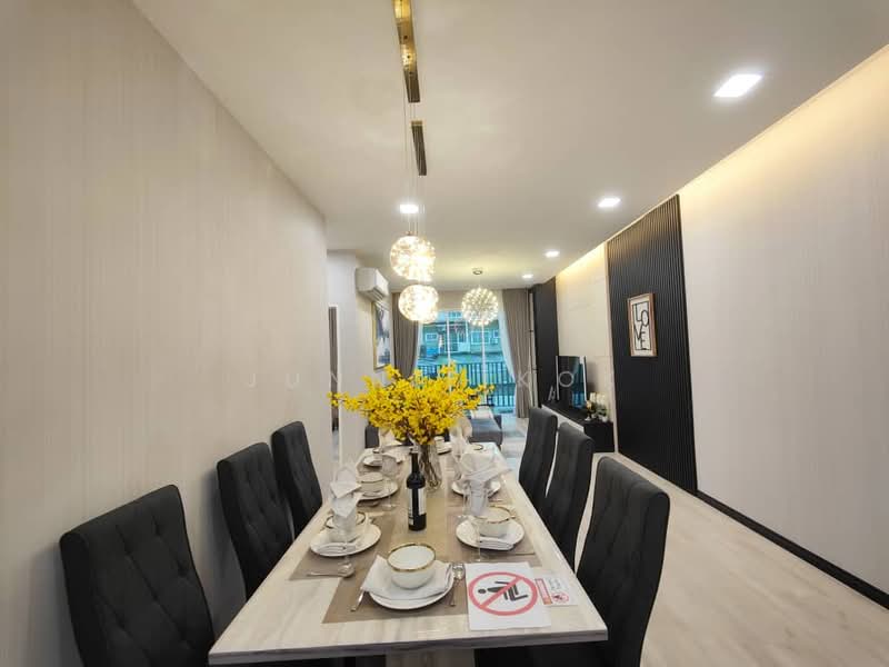 Kondominium untuk Dijual di Sky88 Residences - Junnie Kok - Dining Room - PropertyGuru.com.my