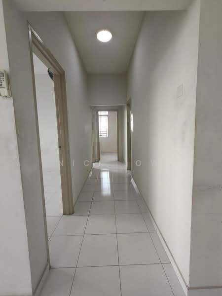 Kediaman Servis untuk Disewa di Jentayu Residensi @ Tampoi - Nick Low - Corridor - PropertyGuru.com.my