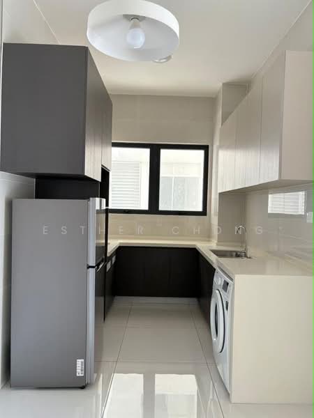 Kediaman Servis untuk Disewa di Bay Point @ Country Garden Danga Bay - Esther Chong - Kitchen - PropertyGuru.com.my
