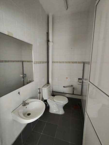 Shop for Rent in Pulau Tikus (Penang) - Phoebe Oon - Bathroom - PropertyGuru.com.my