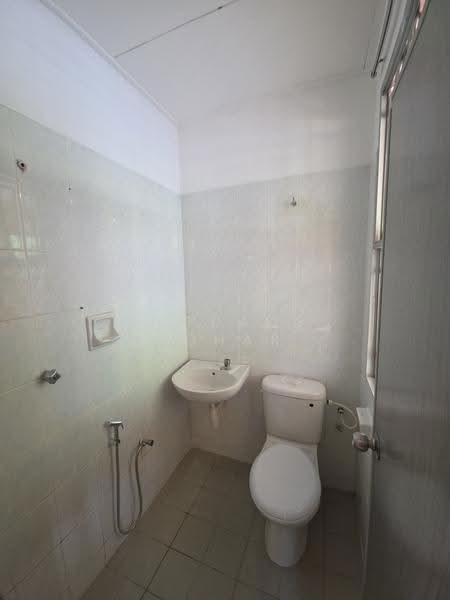 2-storey Terraced House for Sale in Presint 11 (Putrajaya) - Ferdaus Johar - Bathroom - PropertyGuru.com.my