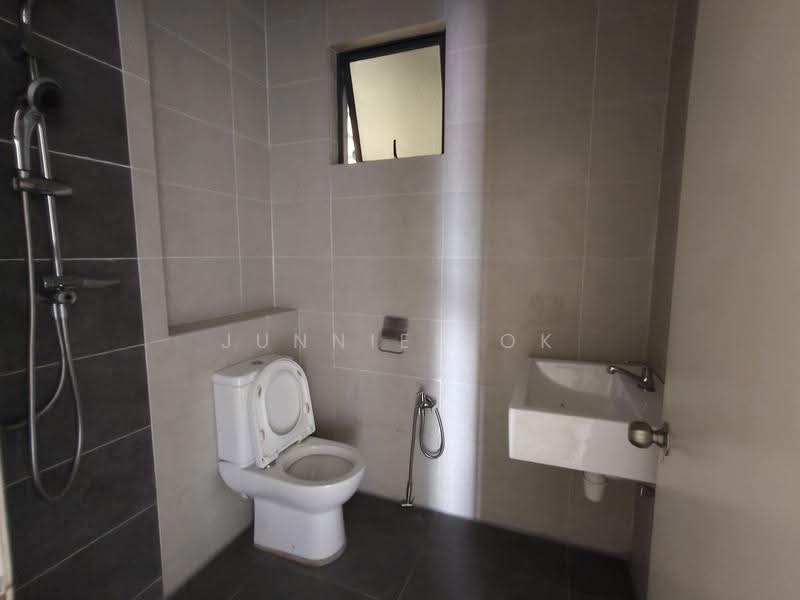 Kondominium untuk Dijual di Lido Four Seasons Residence - Junnie Kok - Bathroom - PropertyGuru.com.my