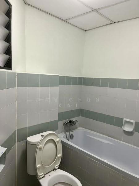 Pangsapuri untuk Disewa di MBF Tower - Gan Chun Kai - Bathroom - PropertyGuru.com.my