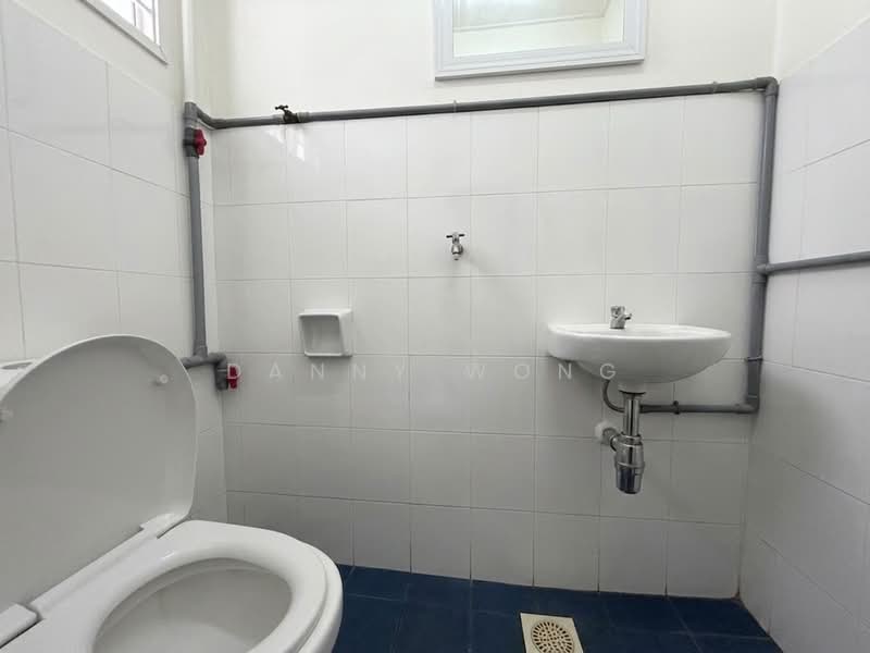 Apartment for Sale at Pangsapuri Seroja - Danny Wong - Bathroom - PropertyGuru.com.my