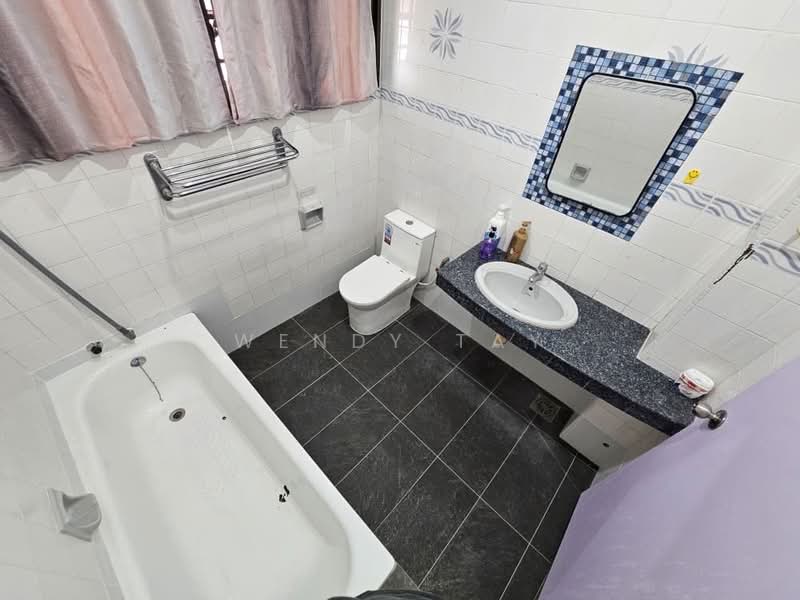 Rumah Berkembar untuk Disewa di Taman Perling (Perling) - Wendy Tay - Bathroom - PropertyGuru.com.my