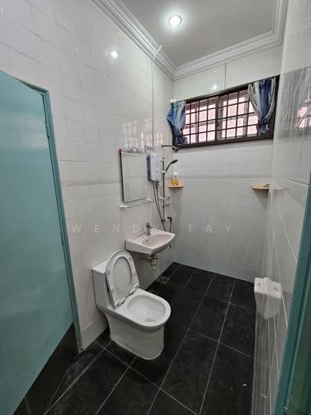 Rumah Berkembar untuk Disewa di Taman Perling (Perling) - Wendy Tay - Bathroom - PropertyGuru.com.my
