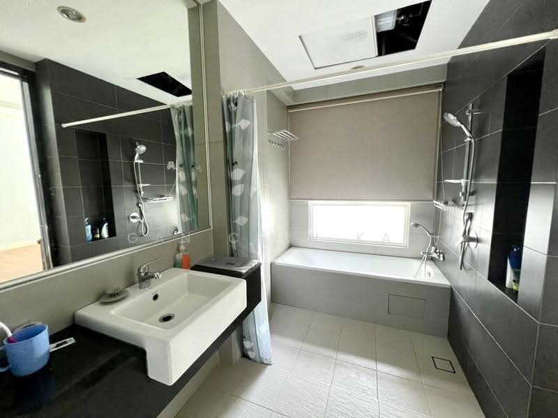 Condominium for Rent at Bayu Ferringhi Condominiums - Gan Chun Kai - Bathroom - PropertyGuru.com.my