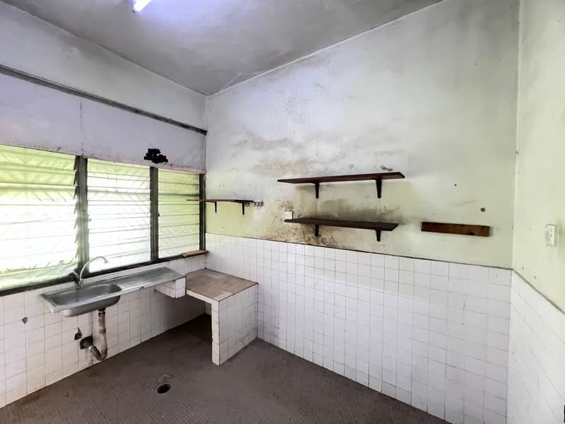 Rumah Teres 2-Tingkat untuk Dijual di Taman Sri Serdang (Seri Kembangan) - KT Go - Kitchen - PropertyGuru.com.my