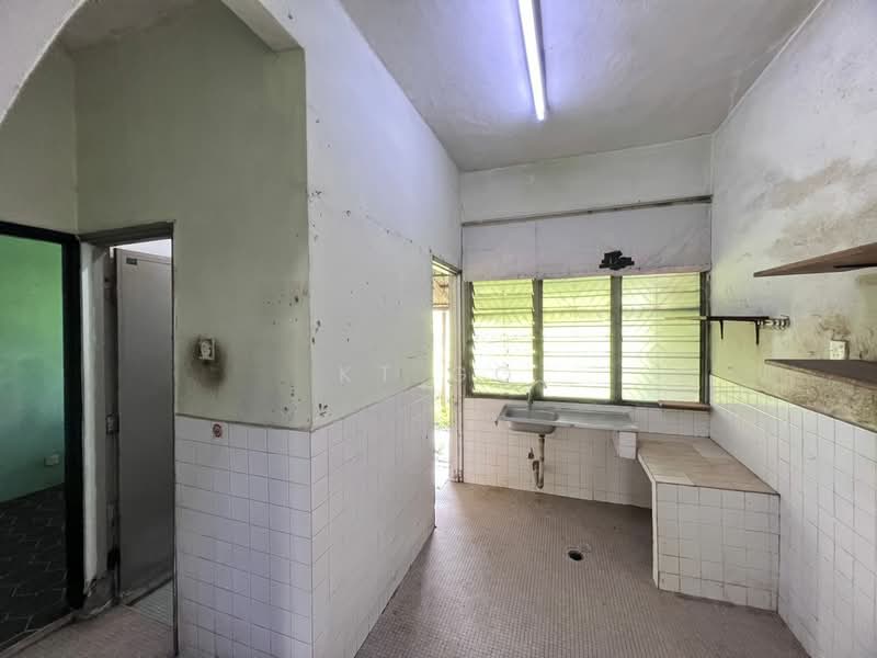 Rumah Teres 2-Tingkat untuk Dijual di Taman Sri Serdang (Seri Kembangan) - KT Go - Kitchen - PropertyGuru.com.my