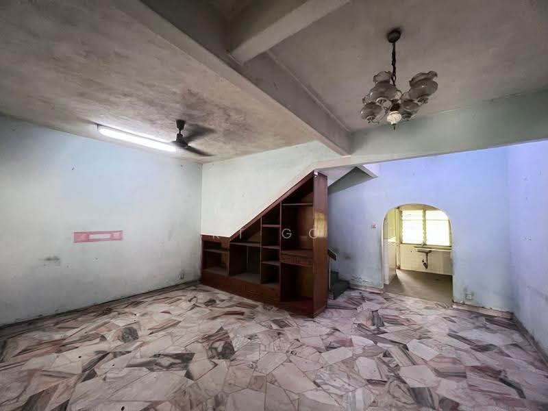 Rumah Teres 2-Tingkat untuk Dijual di Taman Sri Serdang (Seri Kembangan) - KT Go - Living Room - PropertyGuru.com.my
