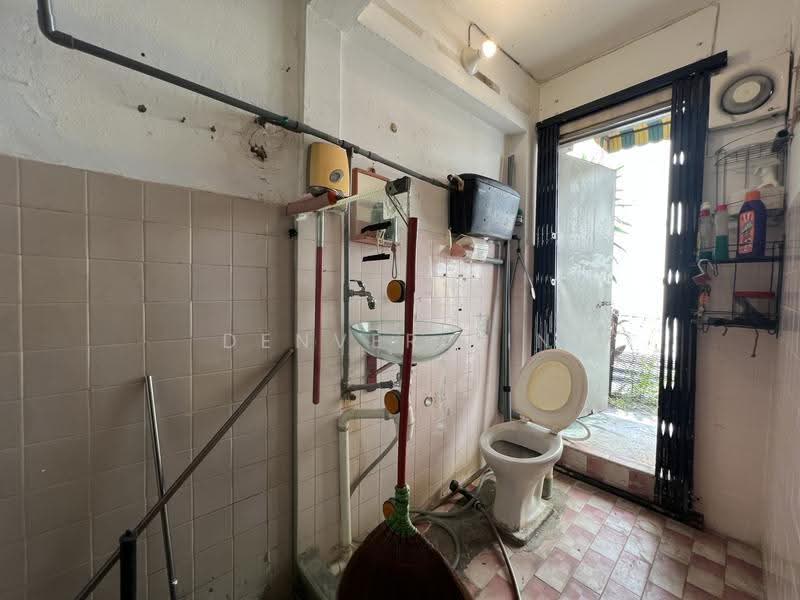 Rumah Teres 1-Tingkat untuk Dijual di Taman Cheras Perdana (Cheras) - Denver Sin - Bathroom - PropertyGuru.com.my