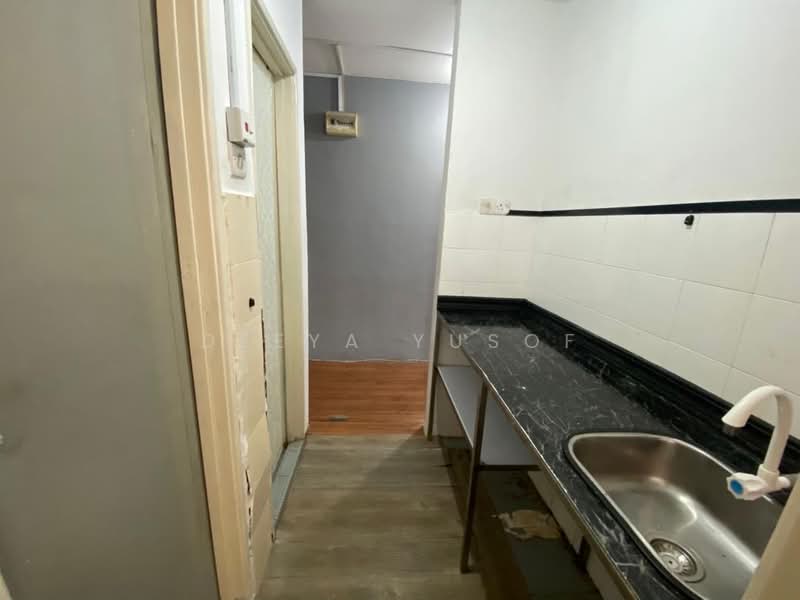 Pangsapuri untuk Dijual di Cendana Apartment - Deeya Yusof - Kitchen - PropertyGuru.com.my