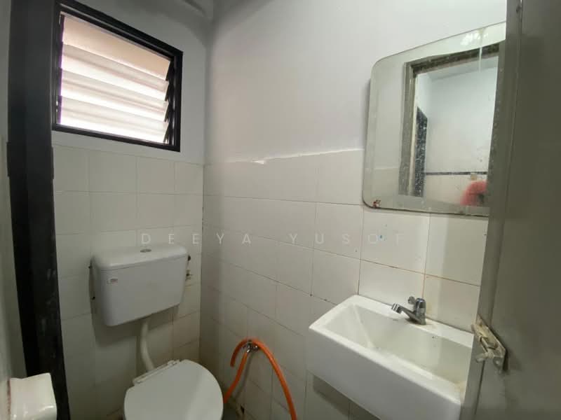 Pangsapuri untuk Dijual di Cendana Apartment - Deeya Yusof - Bathroom - PropertyGuru.com.my