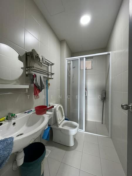 Kediaman Servis untuk Disewa di Meridin Bayvue Serviced Apartment - Terence Eo - Bathroom - PropertyGuru.com.my
